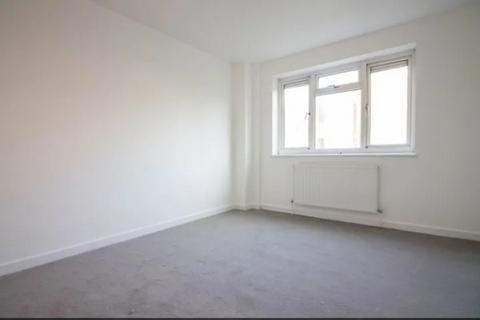 3 bedroom apartment to rent, London E3