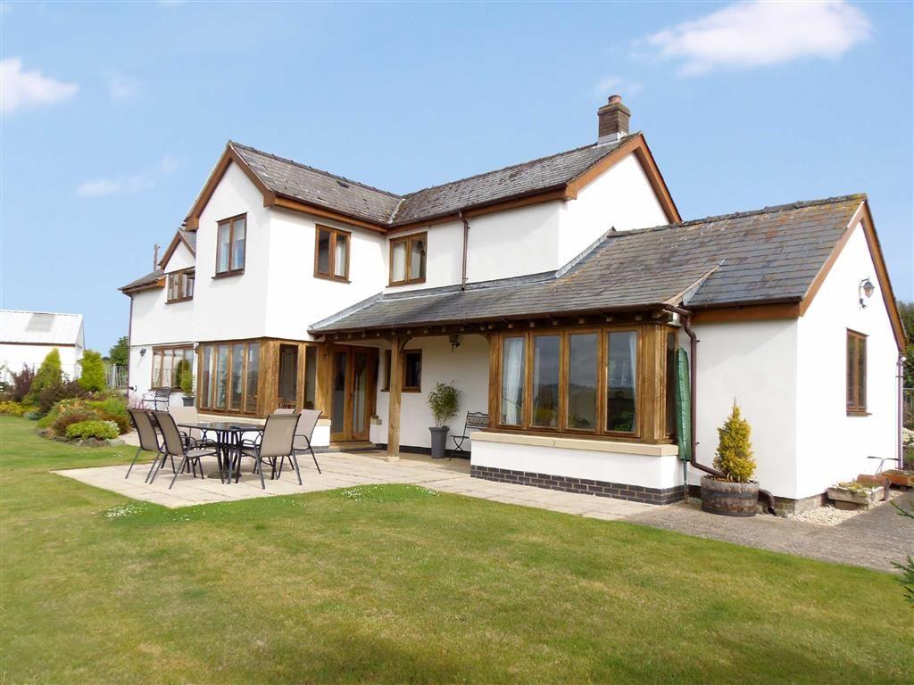 Minffordd, Llangyniew, Welshpool, Powys, SY21 4 bed detached house £