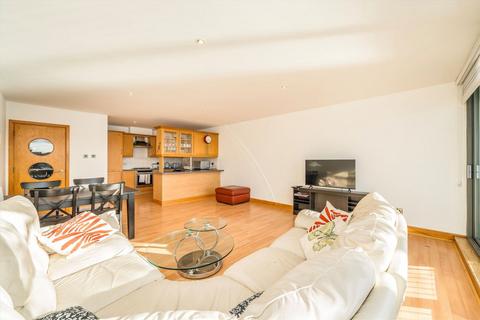 2 bedroom flat to rent, Selsdon Way, London E14