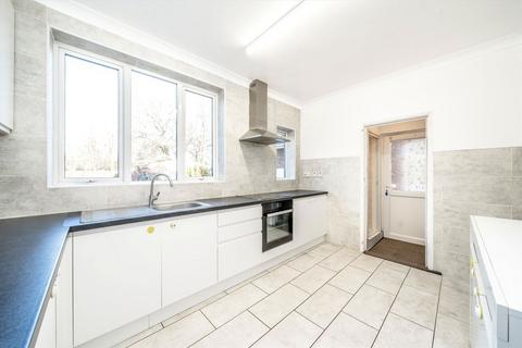 4 bedroom detached house to rent, Seymour Gardens, Feltham TW13
