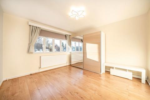 4 bedroom detached house to rent, Seymour Gardens, Feltham TW13