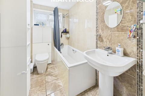 2 bedroom apartment to rent, Vivienne House, Staines-upon-Thames TW18