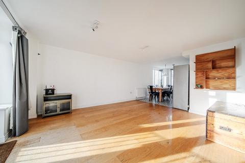 2 bedroom flat to rent, Suffolk Road, London, SE25