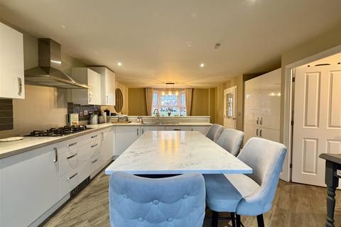 4 bedroom detached house for sale, Skylark Avenue, Southminster