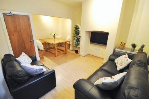 10 bedroom house to rent, BIRCHFIELDS ROAD Vicotria Park, Manchester M13