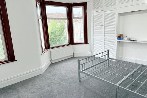 undefined, Highbury Gardens, Ilford IG3