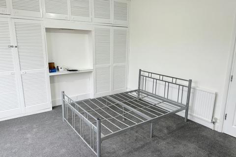 undefined, Highbury Gardens, Ilford IG3