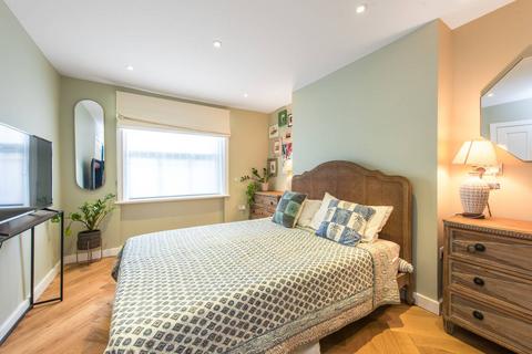 3 bedroom flat for sale, Belsize Road, South Hampstead, London, NW6