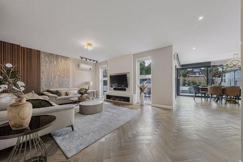 5 bedroom detached house for sale, Brackendene, Wilmington