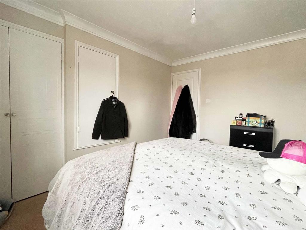 Bed1a.jpg