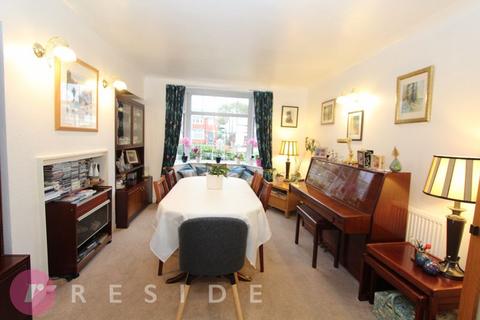 4 bedroom semi-detached house for sale, Heywood Old Road, Manchester M24