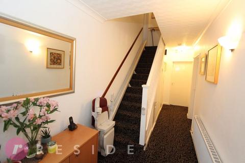 4 bedroom semi-detached house for sale, Heywood Old Road, Manchester M24