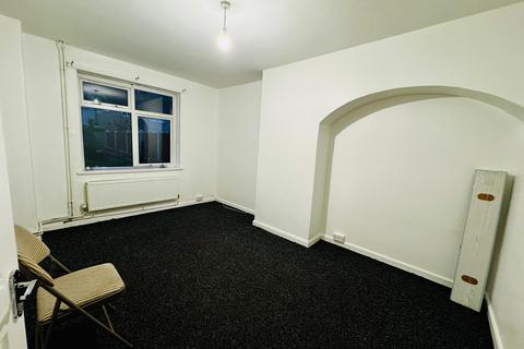 undefined, Valence Avenue, Dagenham RM8