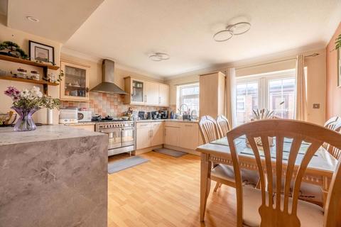 4 bedroom terraced house for sale, Long Readings Lane, Slough