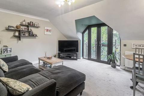 2 bedroom apartment for sale, Fourdrinier Court, London Road - Top Floor Apartment