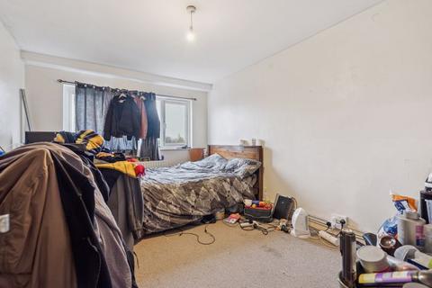 2 bedroom flat for sale, Byron Way, Northolt