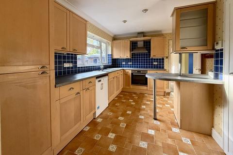 2 bedroom detached bungalow for sale, Hamstreet