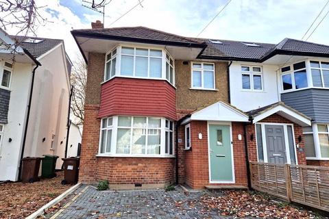 Sylvia Avenue, Hatch End
