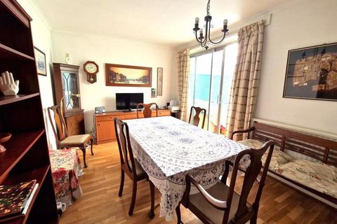 3 bedroom semi-detached house for sale, Sylvia Avenue, Hatch End