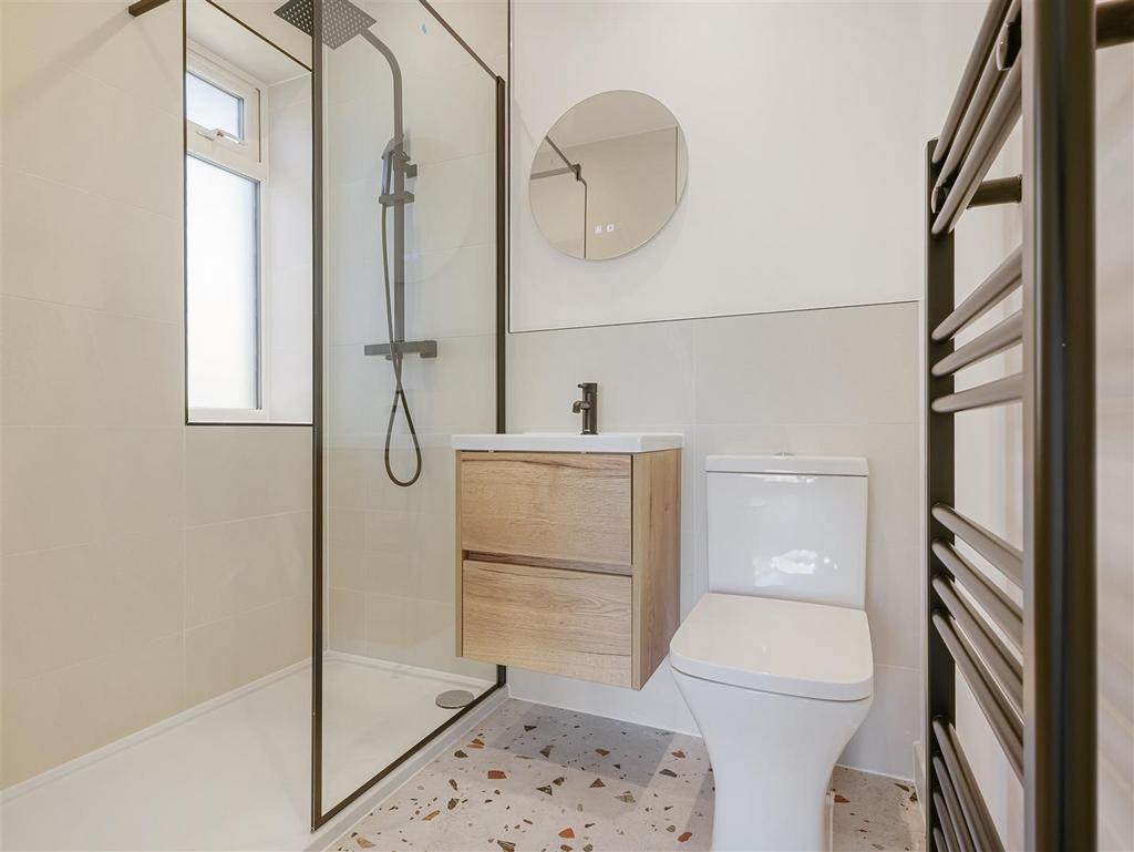 En-Suite (2).JPG