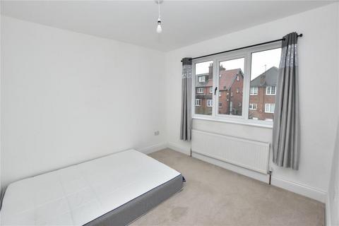 3 bedroom house to rent, Grovehall Avenue, Leeds, LS11 7EX