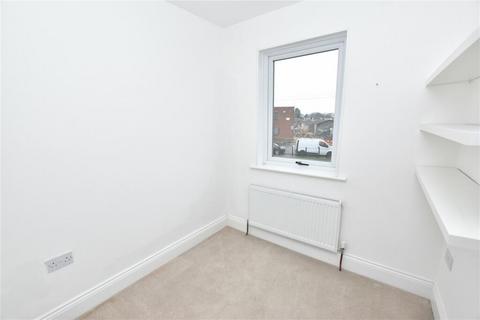 3 bedroom house to rent, Grovehall Avenue, Leeds, LS11 7EX