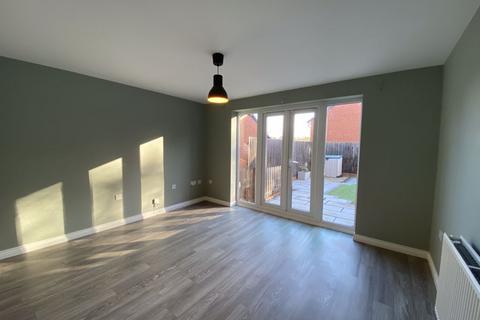 3 bedroom semi-detached house to rent, High Street, Stourbridge DY8