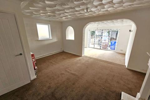 3 bedroom semi-detached house to rent, Foster Avenue, Cannock WS12