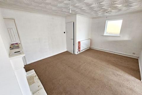 3 bedroom semi-detached house to rent, Foster Avenue, Cannock WS12