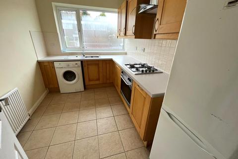 2 bedroom flat to rent, Lane End Court, Leeds, West Yorkshire, LS17
