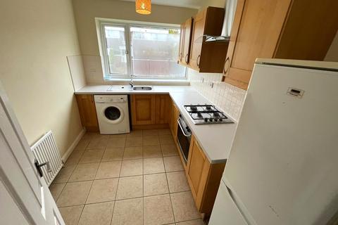 2 bedroom flat to rent, Lane End Court, Leeds, West Yorkshire, LS17