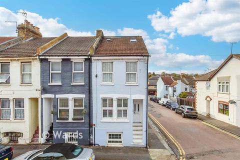 3 bedroom end of terrace house for sale, St. Peter Street, Rochester ME1
