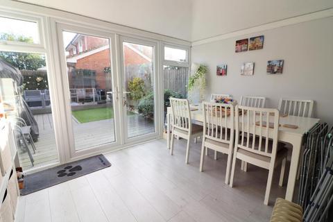 undefined, Luton LU2