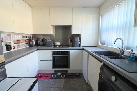 undefined, Luton LU2