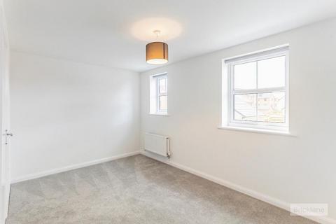 3 bedroom semi-detached house to rent, Overstone NN6