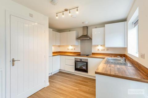 3 bedroom semi-detached house to rent, Overstone NN6