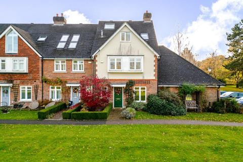 4 bedroom terraced house for sale, Parkside Mews, Warlingham, Surrey, CR6 9PU