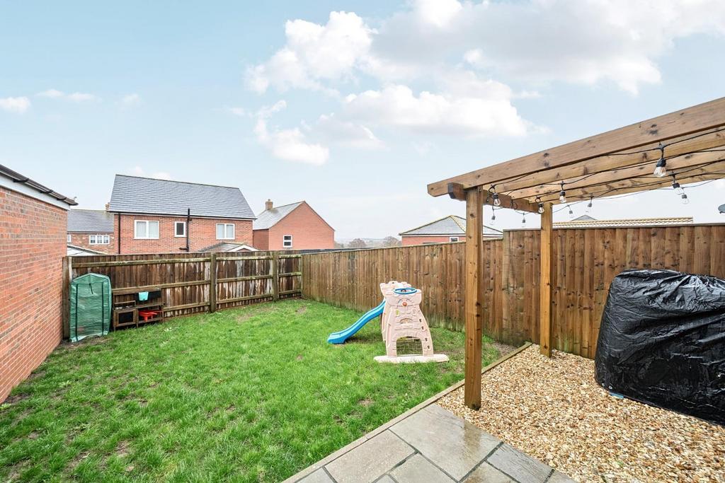 REAR GARDEN.jpg