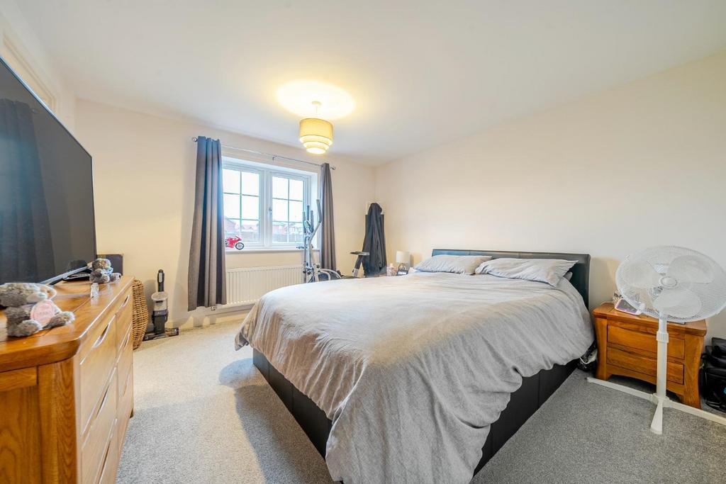 MASTER BEDROOM.jpg
