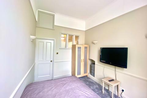 2 bedroom apartment to rent, South Kensington, London. SW7