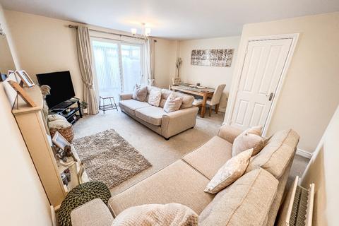 3 bedroom semi-detached house to rent, Bickon Drive, Quarry Bank, Brierley Hill