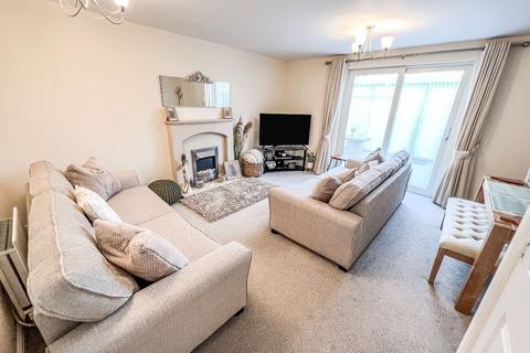 3 bedroom semi-detached house to rent, Bickon Drive, Quarry Bank, Brierley Hill