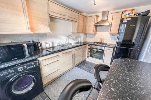 3 bedroom semi-detached house to rent, Bickon Drive, Quarry Bank, Brierley Hill