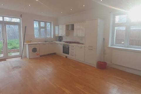 2 bedroom apartment to rent, Streatham Road