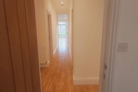 2 bedroom apartment to rent, Streatham Road