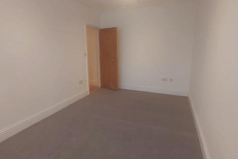 2 bedroom apartment to rent, Streatham Road