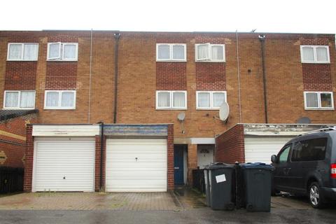 3 bedroom terraced house to rent, Guild Croft, Newtown