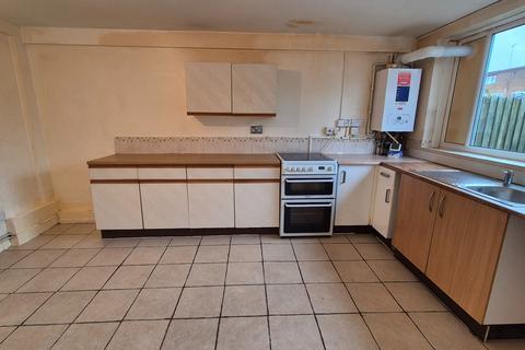 3 bedroom terraced house to rent, Guild Croft, Newtown