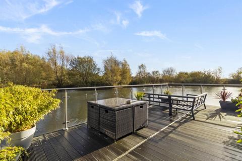 undefined, 8 Upton Lake, East Waterside, Upton Upon Severn, Worcestershire