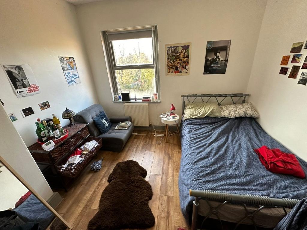 Bright, well-appointed bedroom with a double be...